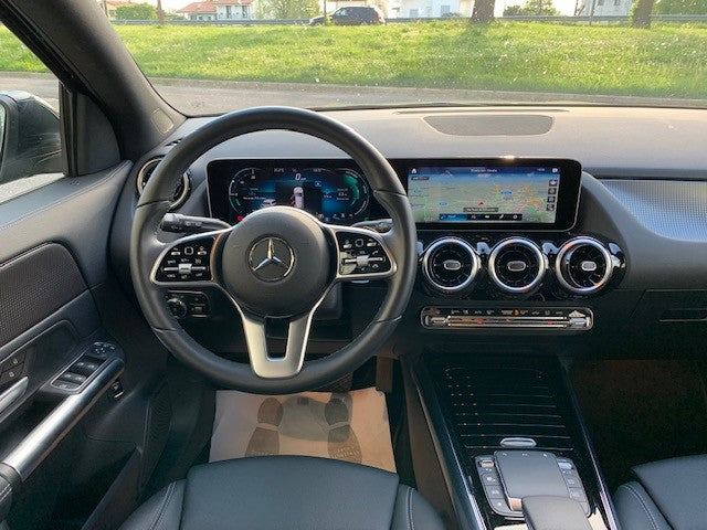 Mercedsn-Benz GLA 200D